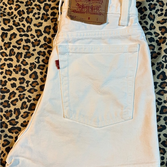 Vintage Levi 512 Slim Fit White Shorts, Size 9 - Picture 2 of 7
